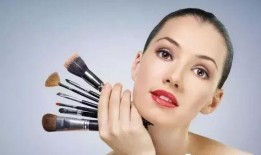 沉浸式化妆爆料视频下载,跟随视频一探究竟