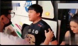 篮球网红女朋友爆料视频,揭秘球场背后的爱情故事